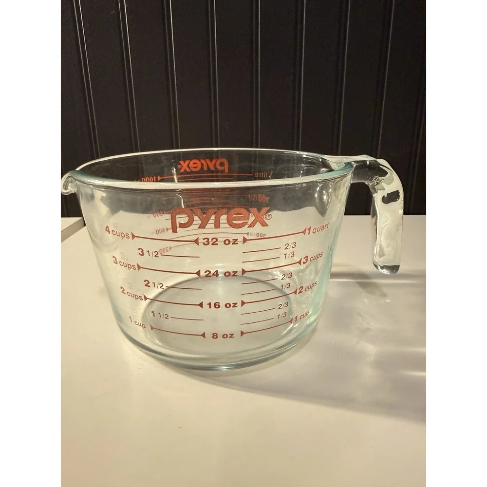 Vintage Pyrex 4-Cup / 1-Quart Glass Measuring Cup – Red Markings